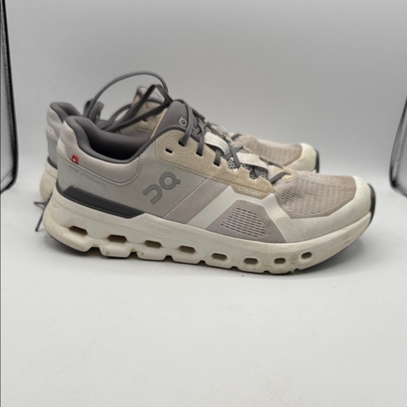 On Running CLOUDRUNNER Men's 11 Sneakers in Cream and Gray S8